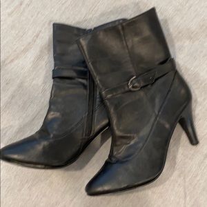 Black heeled boots